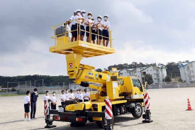 建設機械に触れて体験しよう！垂水中央中学校で出先授業