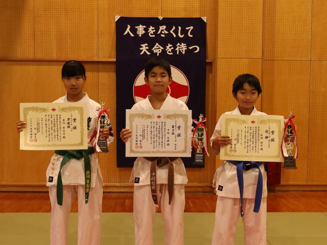 ワールド極真会館垂水道場生県大会で優秀な成績を収める