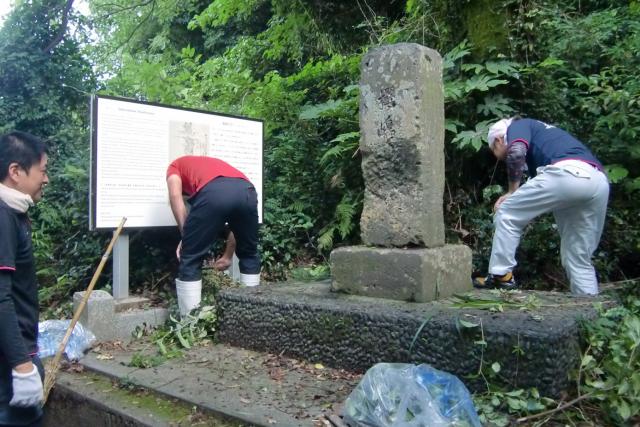 商工会青年部が史跡・文化財を清掃ボランティア