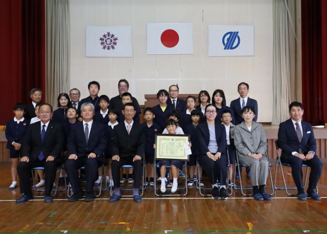 新城小の日下咲さんが県民週間のポスター原画の部で最優秀賞受賞
