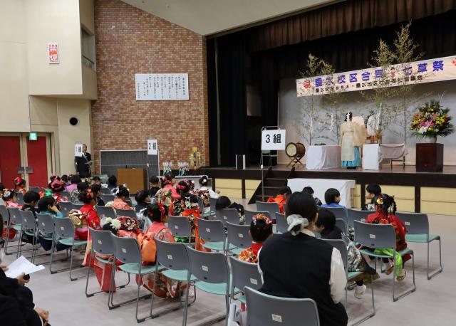 健やかな成長を願って垂水校区合同七草祭