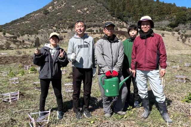 高峠つつじヶ丘公園に芝桜が植えられました