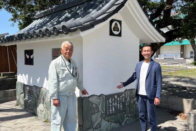 垂水小タイムカプセルをボランティア修繕