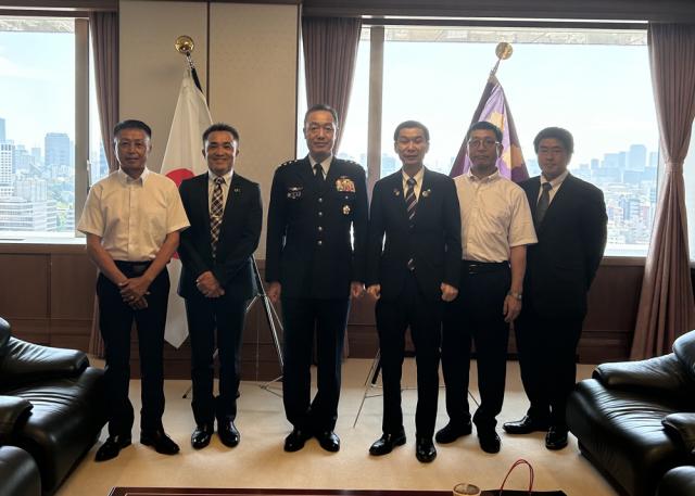 内倉浩昭統合幕僚長へ表敬訪問