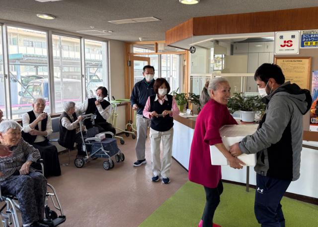 垂水市漁協養殖業者会水産物をプレゼント