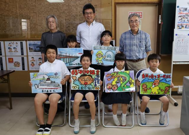 垂水史談会結成100周年で昔話・歴史の紙芝居を制作し寄贈