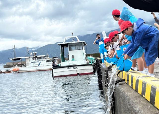 「大きくなってね！」ふるさとの海にマダイ放流
