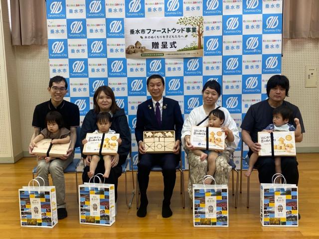 令和8年7月8日（水曜日)ファーストウッド贈呈式1