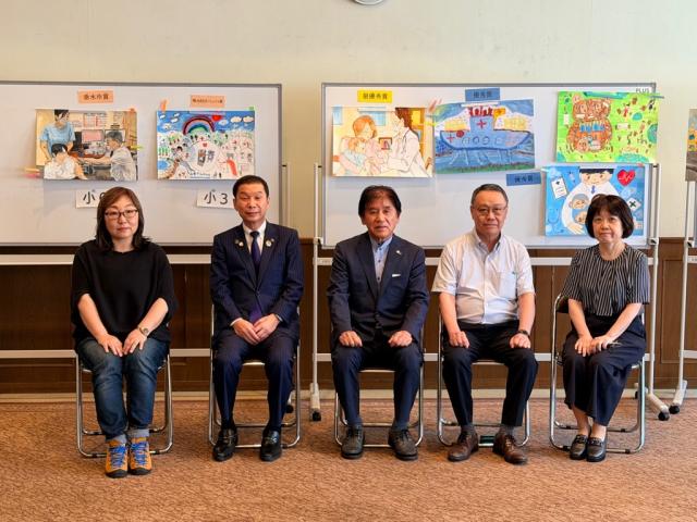 令和8年10月1日（木曜日）第10回医療にまつわる絵画コンクール審査会1