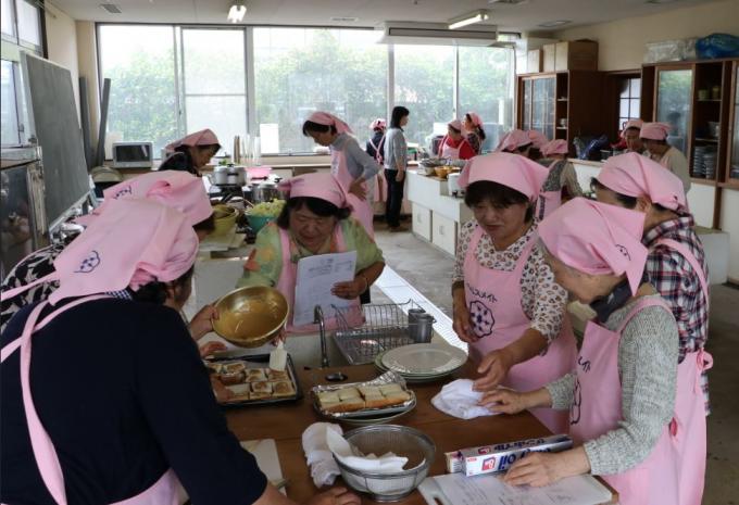 定例会における調理実習