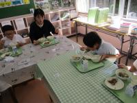 食べている様子1