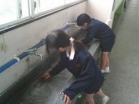 朝のボランティア活動水道掃除3